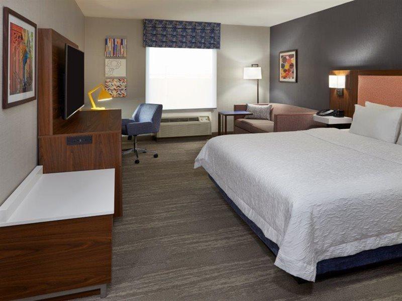 Hampton Inn & Suites Montreal-Дорвал Екстериор снимка