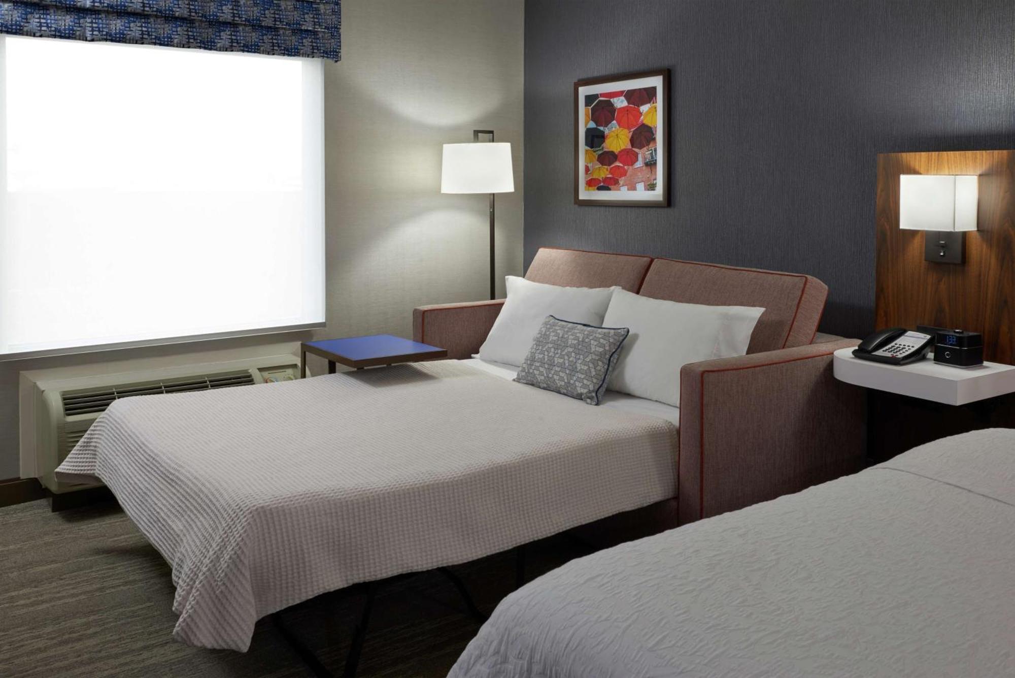 Hampton Inn & Suites Montreal-Дорвал Екстериор снимка